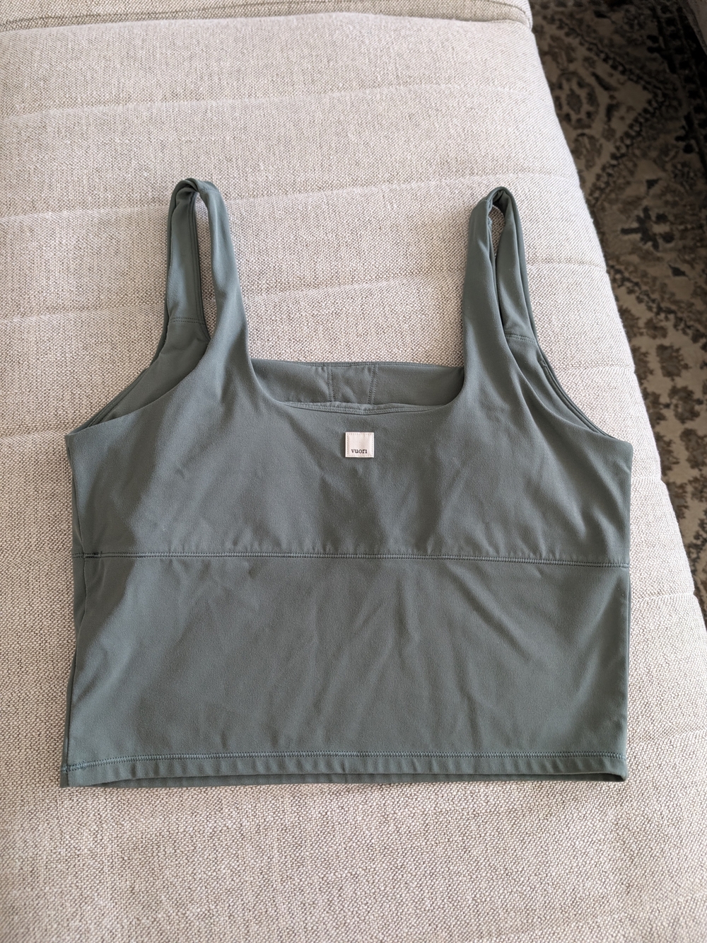 Vuori All The Form Tank Top Size Large Green Square Neck Built-In Bra Activewear